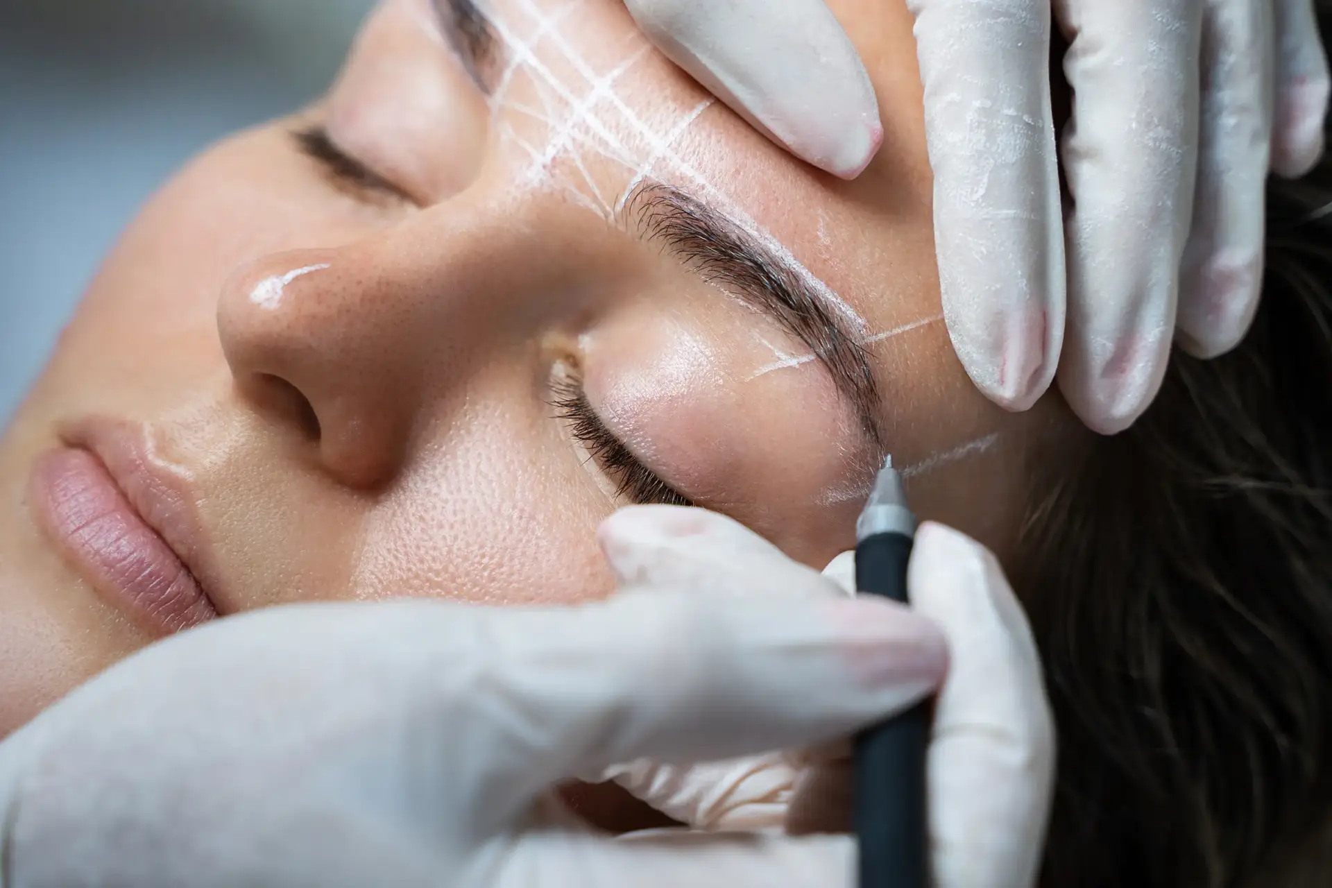 Permanent Make-up bei BodyFlair Werdau — typgerechtes Vorzeichnen der Augenbrauen
