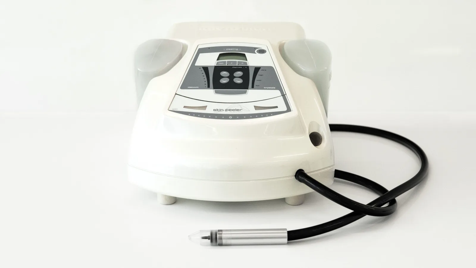 Der Skin Peeler von REVIDERM — Mikrodermabrasions-Gerät mit Handstück im Fachinstitut BodyFlair Werdau