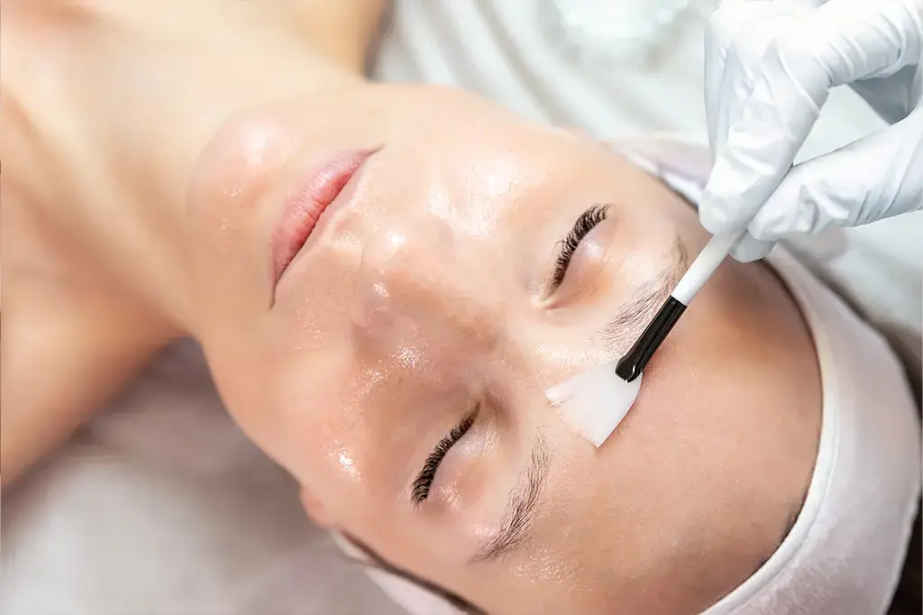 Fruchtsaeure-Behandlung im Verlauf bei BodyFlair Werdau